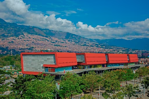 Parque Explora Medellín museo interactivo cerca de Prado Centro