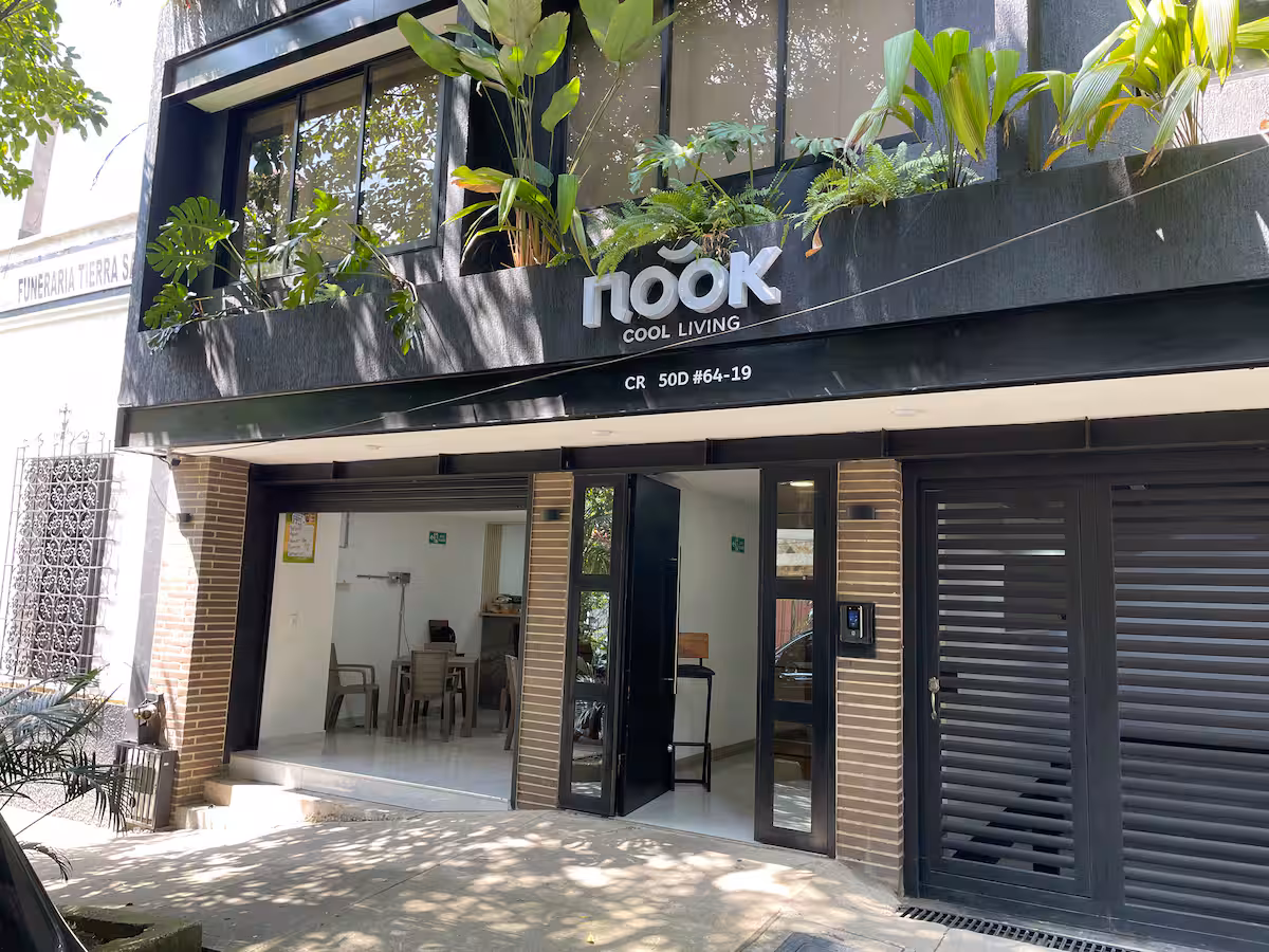 Fachada Nook Cool Living apartamentos amoblados Prado Centro Medellín