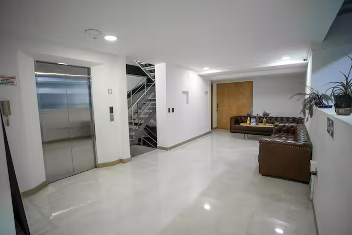 Sala de espera Nook Cool Living apartamentos amoblados Medellín