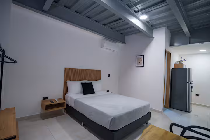 Habitación moderna para estadías cortas en Prado Centro Medellín