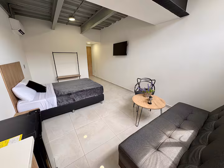 Espacio cómodo para trabajo remoto y turismo en Medellín