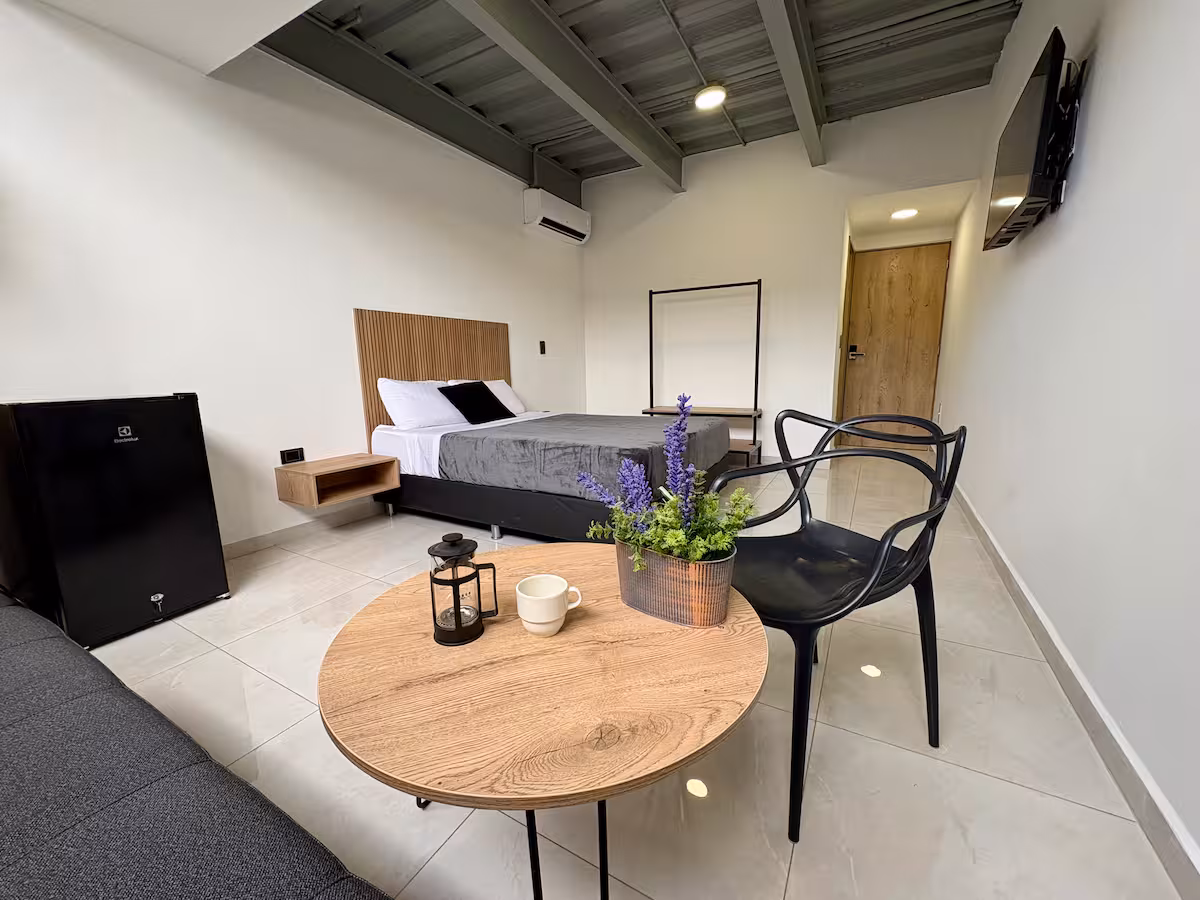 Habitación equipada para estadías cortas y medianas en Medellín